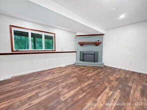 5345-5347 Wedgewood Dr in Shorewood, MN - Foto de edificio - Building Photo