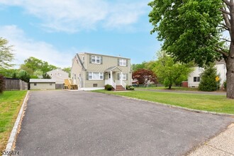 200 Plainfield Rd in Edison, NJ - Building Photo - Building Photo