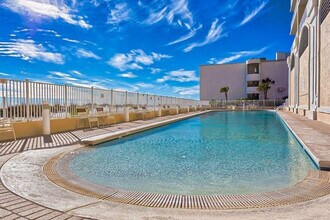 365 E Beach Blvd in Gulf Shores, AL - Building Photo - Building Photo