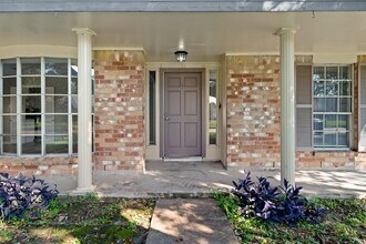 13542 Wimbledon Dr in Sugar Land, TX - Building Photo - Building Photo