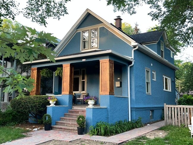 1119 Wesley Ave, Unit 1 in Evanston, IL - Building Photo - Building Photo