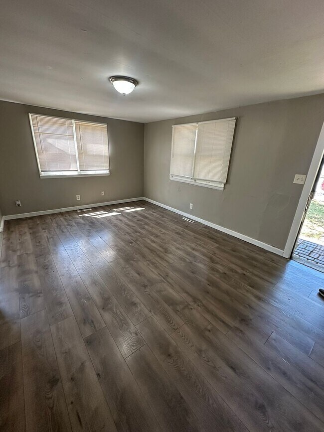8023 Walrond Ave in Kansas City, MO - Building Photo - Building Photo