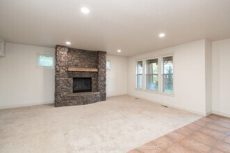 2287 Meadow Ct in Bend, OR - Building Photo - Building Photo