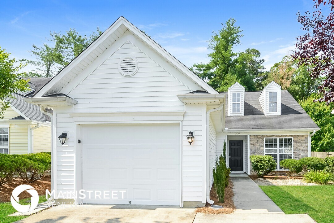 3634 Sunset Hollow Dr in High Point, NC - Foto de edificio