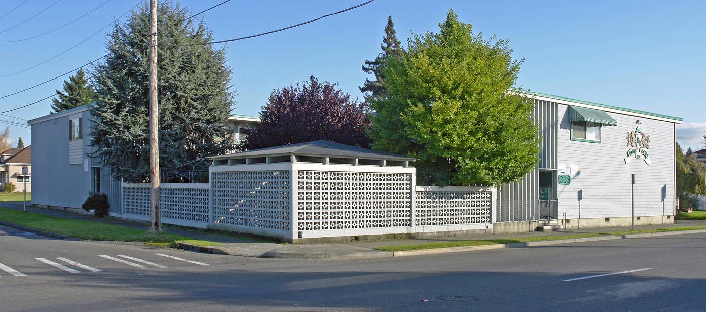 Royal Arms in Puyallup, WA - Building Photo