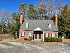 1101 Hulon Ln in West Columbia, SC - Building Photo