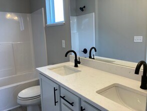 1403 NE Savana Dr in Grimes, IA - Building Photo - Building Photo