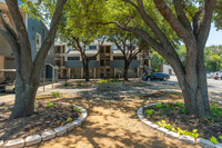 Ventana Ridge Apartments in Dallas, TX - Foto de edificio - Building Photo