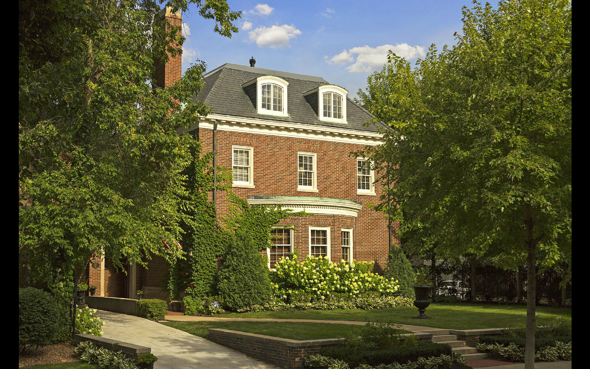 2115 Pillsbury Ave S, Unit 2-Basement in Minneapolis, MN - Foto de edificio