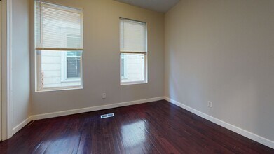 520 12th Ave SE in Minneapolis, MN - Building Photo - Building Photo