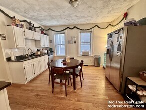 30 Egleston St, Unit 1 in Boston, MA - Foto de edificio - Building Photo