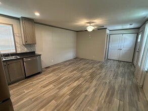 25696 Nuway Ave in Warren, MI - Building Photo - Building Photo