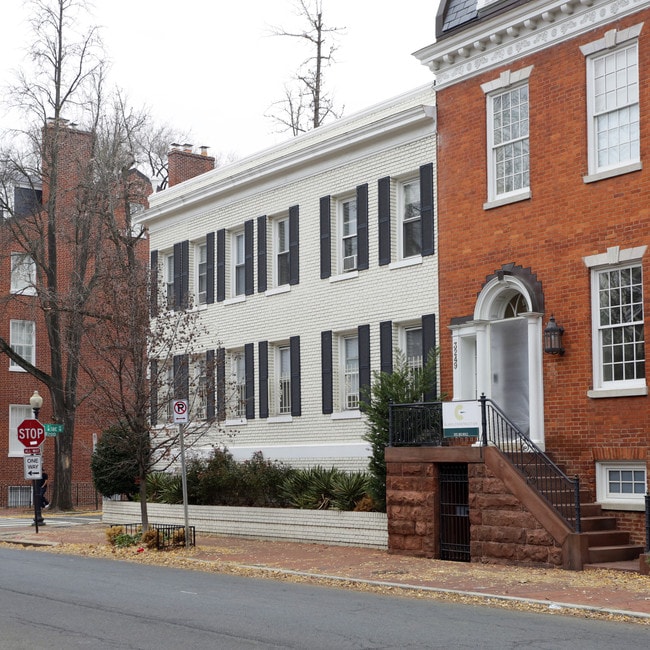 Apartment 201, Potomac House in Washington, DC - Foto de edificio - Building Photo