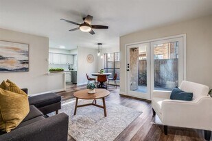 2100 Rainbow Dr in Arlington, TX - Building Photo