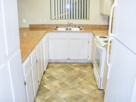 4200 N Black Canyon Hwy Apartments
