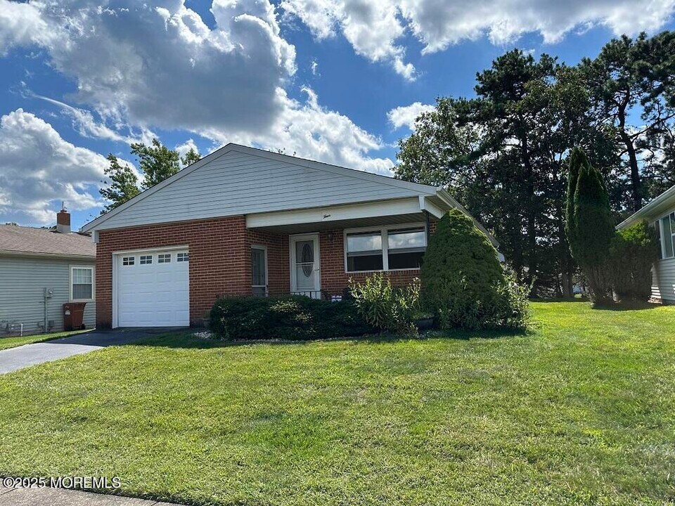 4 Purnell St in Toms River, NJ - Building Photo