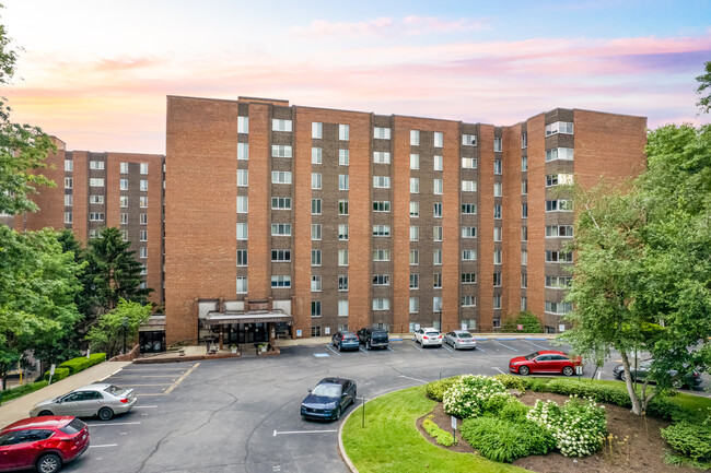 Amberson Towers Condominium in Pittsburgh, PA - Building Photo - Building Photo