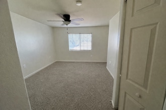 3318 N Decatur Blvd, Unit 2146 in Las Vegas, NV - Foto de edificio - Building Photo