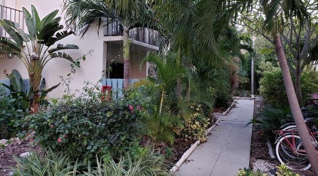 87200 Overseas Hwy, Unit E4 in Islamorada, FL - Building Photo - Building Photo