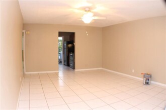 3731 NW 78th Ln in Coral Springs, FL - Foto de edificio - Building Photo