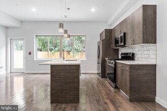 1945 N 7th St-Unit -2 in Philadelphia, PA - Building Photo - Building Photo