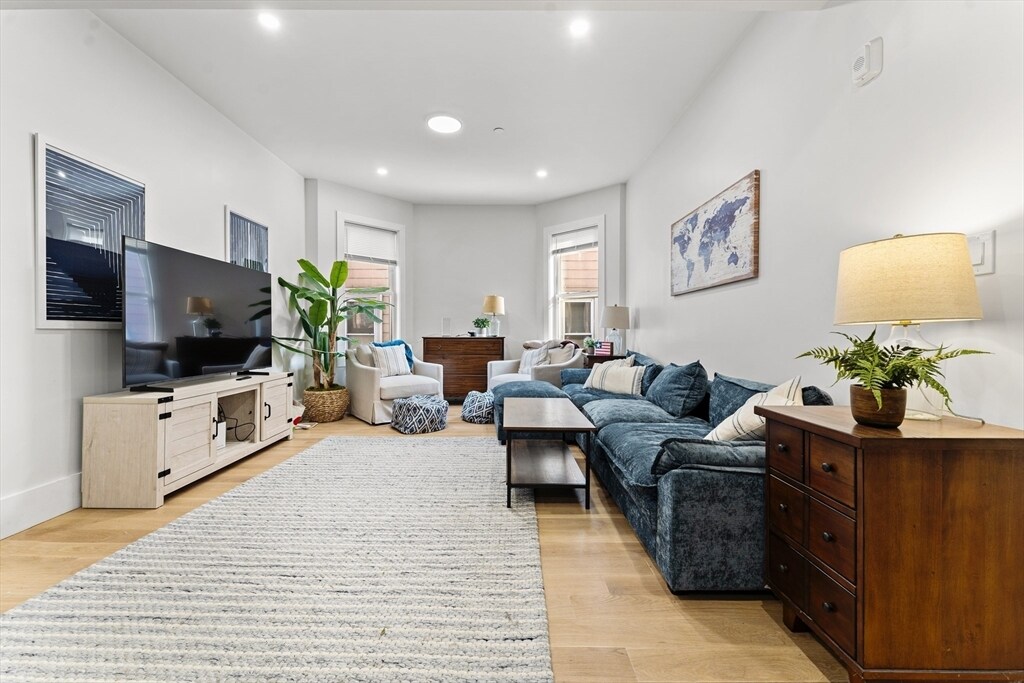 97 Hillside St in Boston, MA - Building Photo