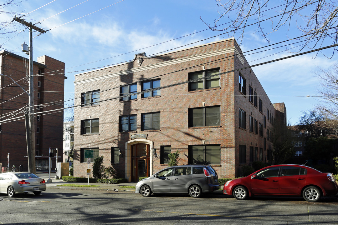 Regan Lee Apartments in Seattle, WA - Building Photo