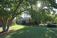 Building Photo - University Park Apartamentos in Louisville, Kentucky