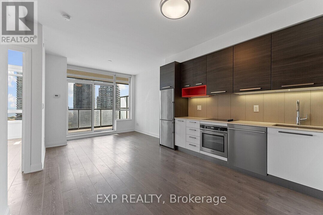 36 Park Lawn Rd in Toronto, ON - Building Photo