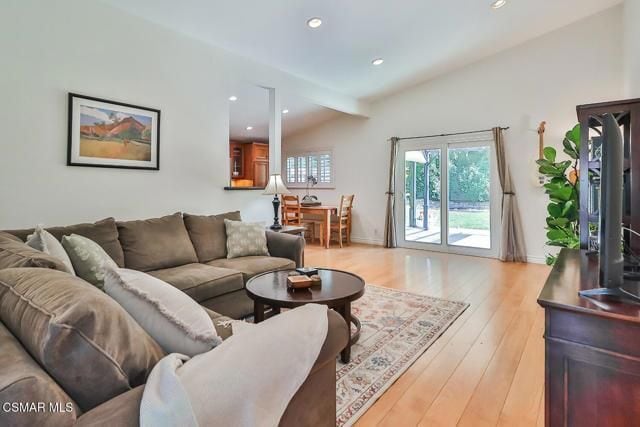 557 E Gainsborough Rd in Thousand Oaks, CA - Building Photo - Building Photo