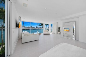 227 E Dilido Dr in Miami Beach, FL - Building Photo - Building Photo