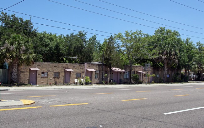 13119 N Florida Ave in Tampa, FL - Foto de edificio - Building Photo