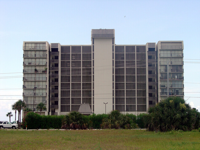 Islander East Condominiums in Galveston, TX - Foto de edificio - Building Photo