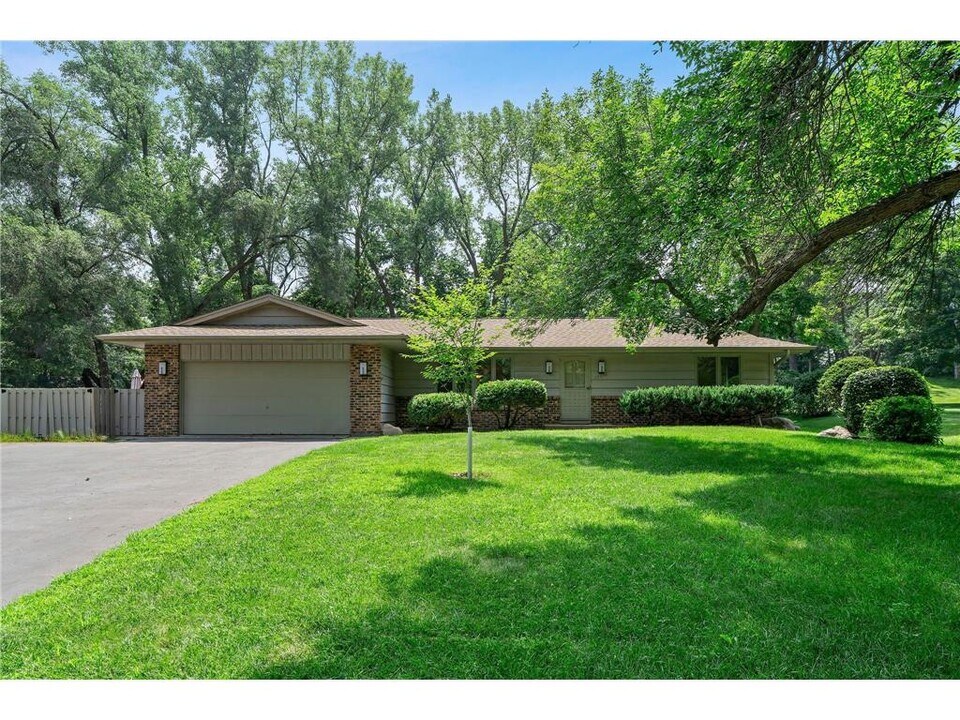 14641 Crestview Ln in Minnetonka, MN - Building Photo