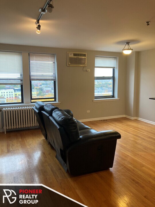 5047 N Sheridan Rd in Chicago, IL - Building Photo