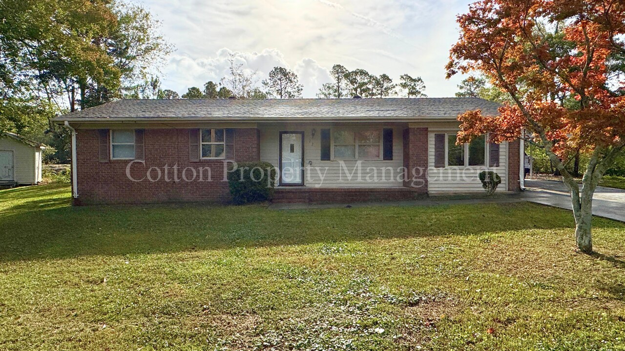 221 Antoinette Dr in Wilmington, NC - Building Photo