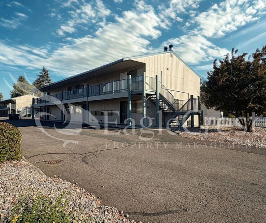 17/19 S. Roosevelt in Walla Walla, WA - Building Photo