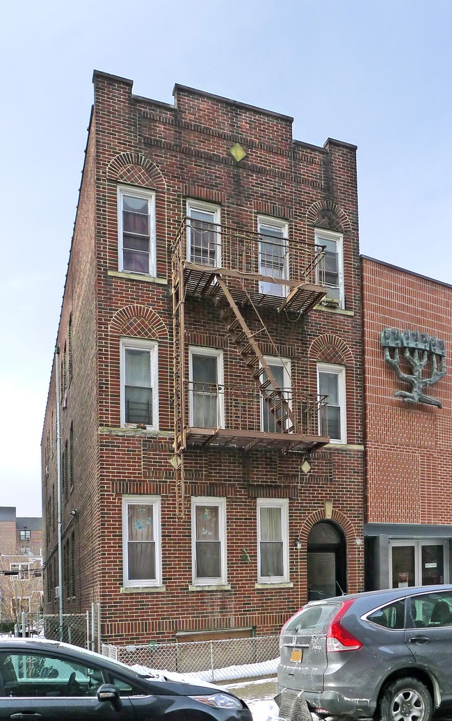 47-12 41st St in Long Island City, NY - Building Photo - Building Photo