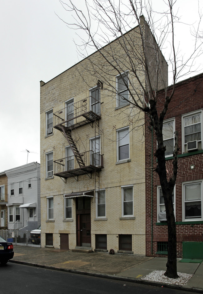 47 Wales Ave in Jersey City, NJ - Building Photo - Building Photo