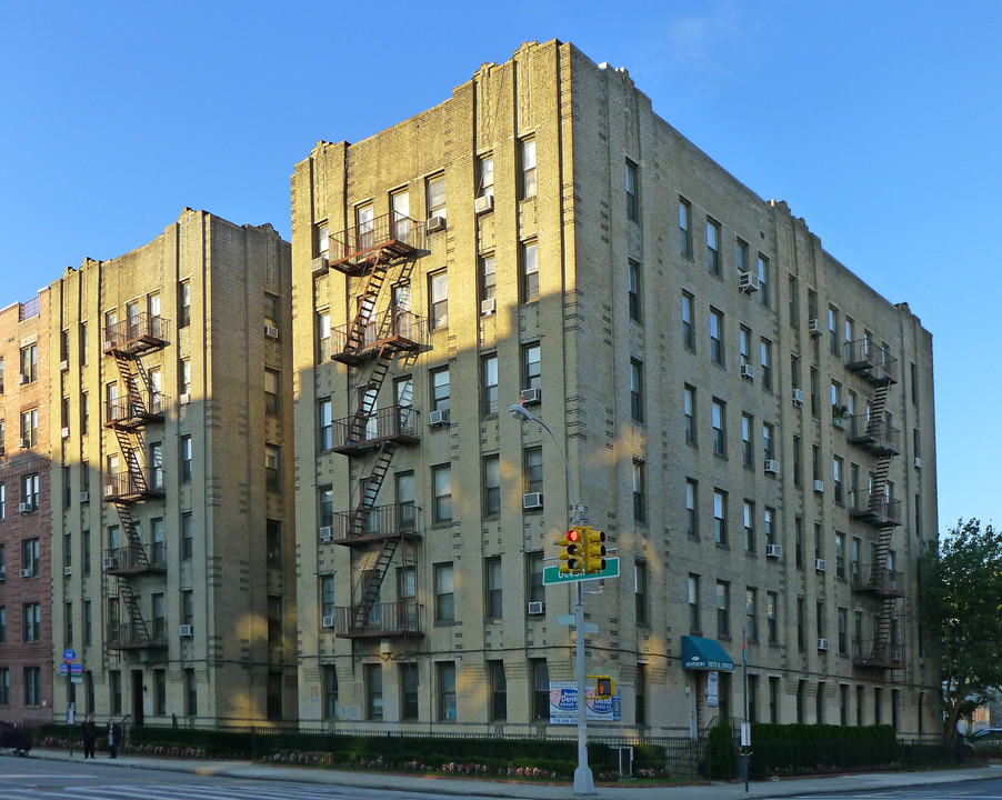 2270 Ocean Ave in Brooklyn, NY - Foto de edificio