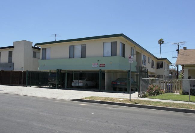 147 N Mariposa Ave in Los Angeles, CA - Foto de edificio - Building Photo