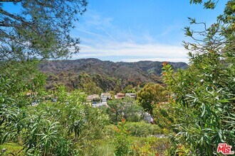 1317 Avenida de Cortez in Los Angeles, CA - Building Photo - Building Photo