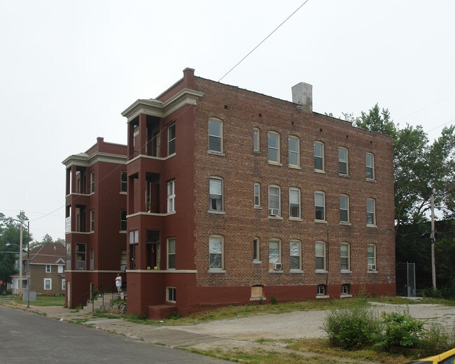 La Chula Apartments in Omaha, NE - Building Photo - Building Photo