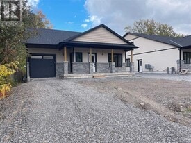 13 Valley Rd in St Catharines, ON - Building Photo