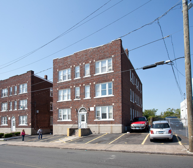 846 Stanley St in New Britain, CT - Building Photo - Building Photo