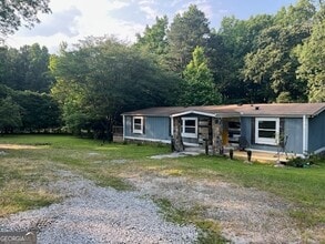 7138 Rockland Rd in Stonecrest, GA - Foto de edificio - Building Photo