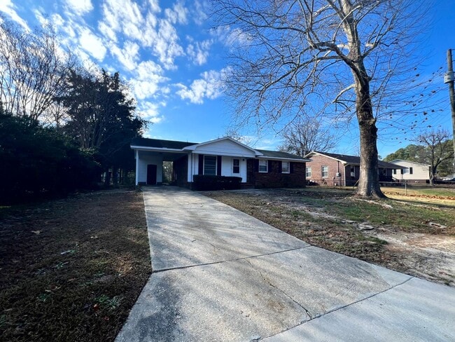 944 Lark Dr in Fayetteville, NC - Building Photo - Building Photo