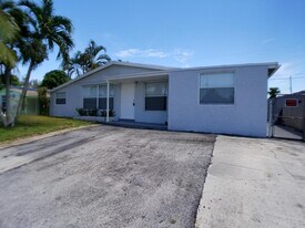 1561 W 11th St in West Palm Beach, FL - Building Photo