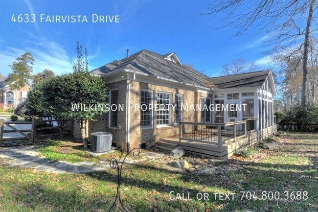 4633 Fairvista Dr in Charlotte, NC - Foto de edificio - Building Photo