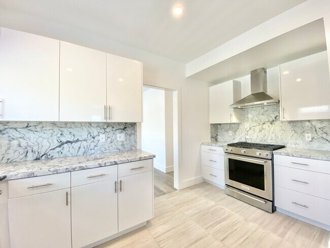 807-809 Croft Ave in Los Angeles, CA - Building Photo - Building Photo